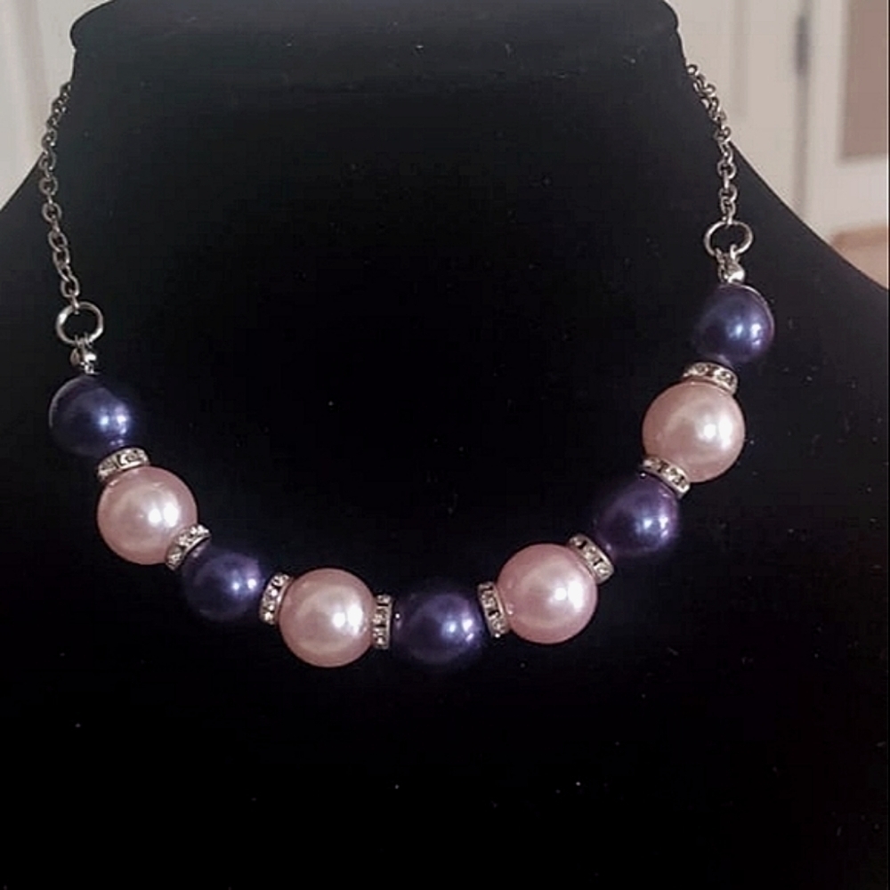 Pink and Blue Color Necklace.🌴